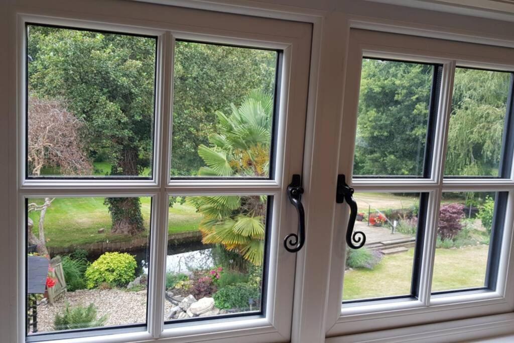 Riverside Lodge Pied A Terre Fordingbridge Eksteriør billede